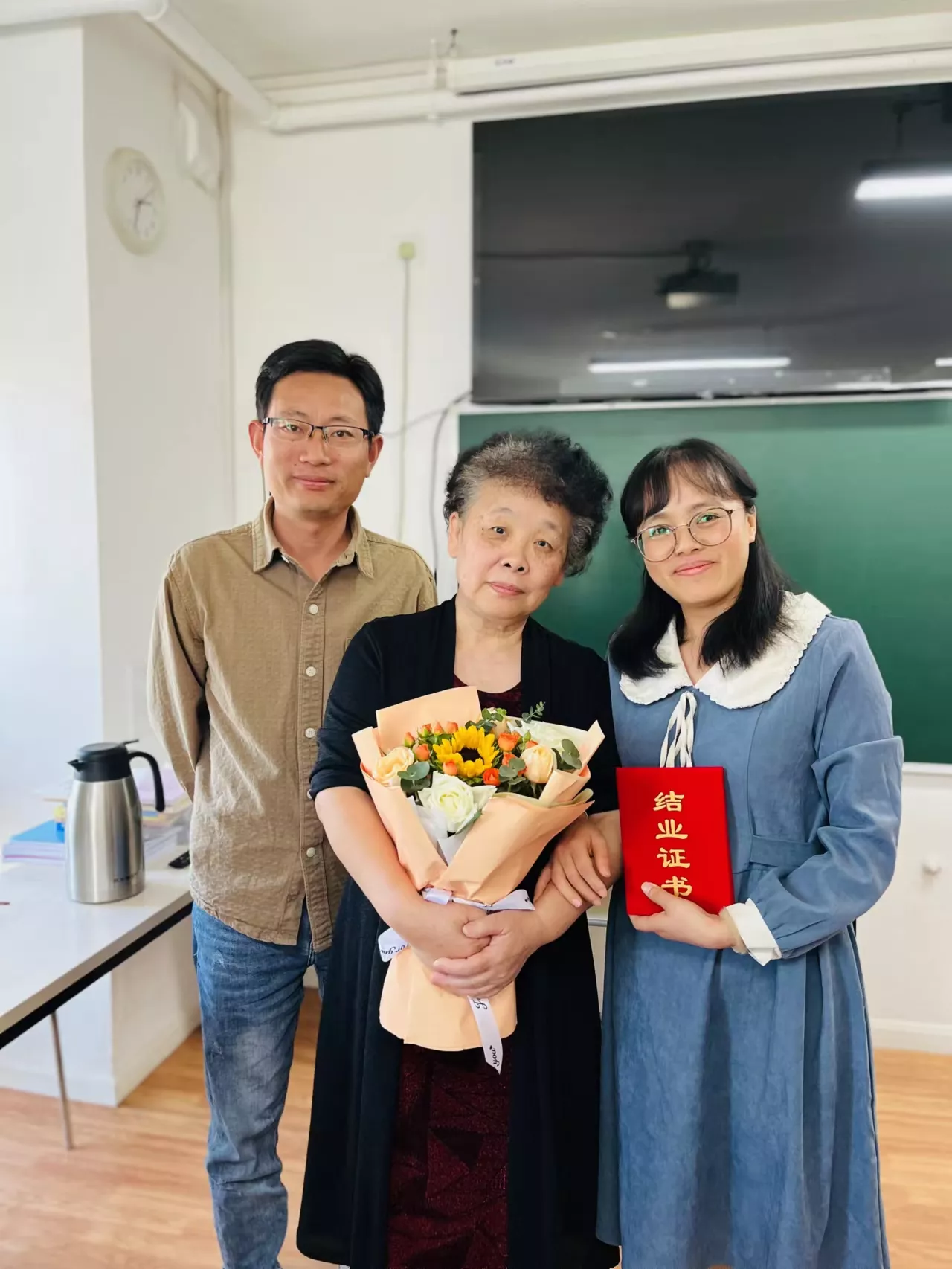 上海慢育创始人与一代宗师甄老师合照